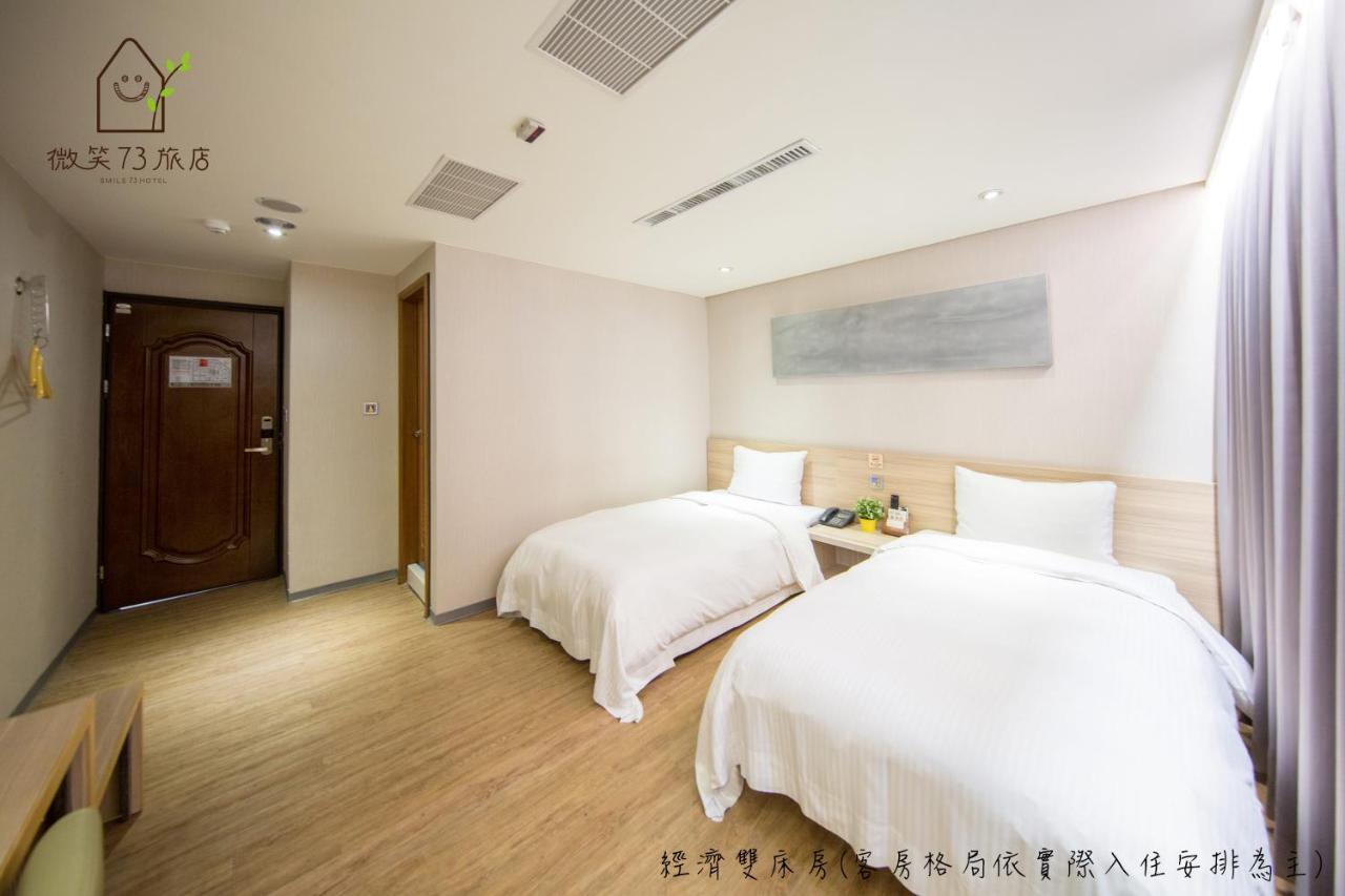 Smile 73 Hotel Taichung Bagian luar foto
